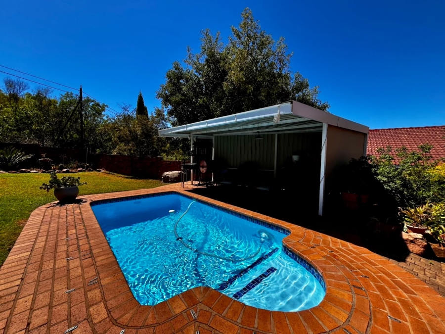 To Let 4 Bedroom Property for Rent in Cashan North West